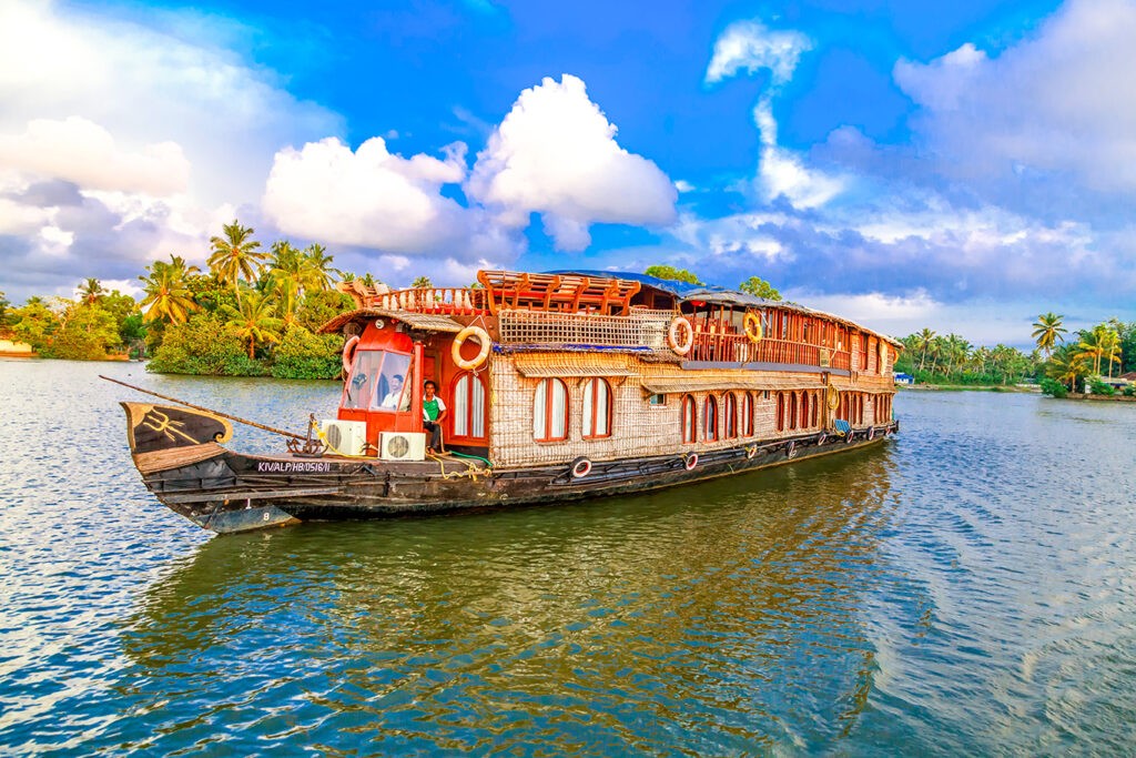 Kerala Backwater Cruise Vaikundam Cruise Boat Exterior 2