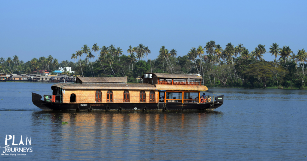 kerala backwaters offers some best romantic views for honeymoon tours